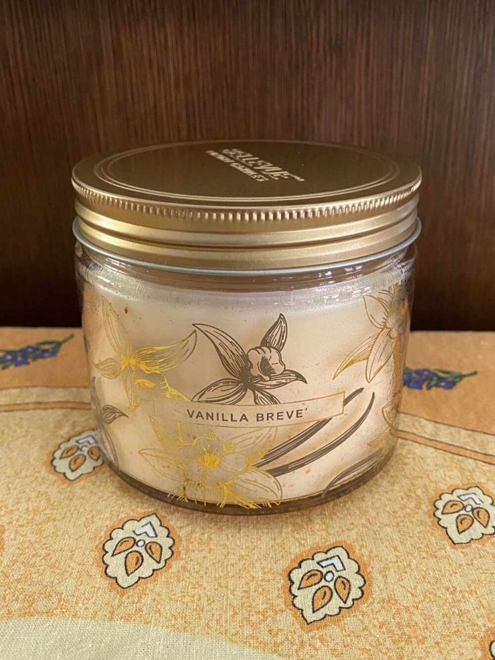 Bellevue Luxury Vanilla Breve Candle With Gold Lid 2 Wicks 4" Diameter 3.25" Hei